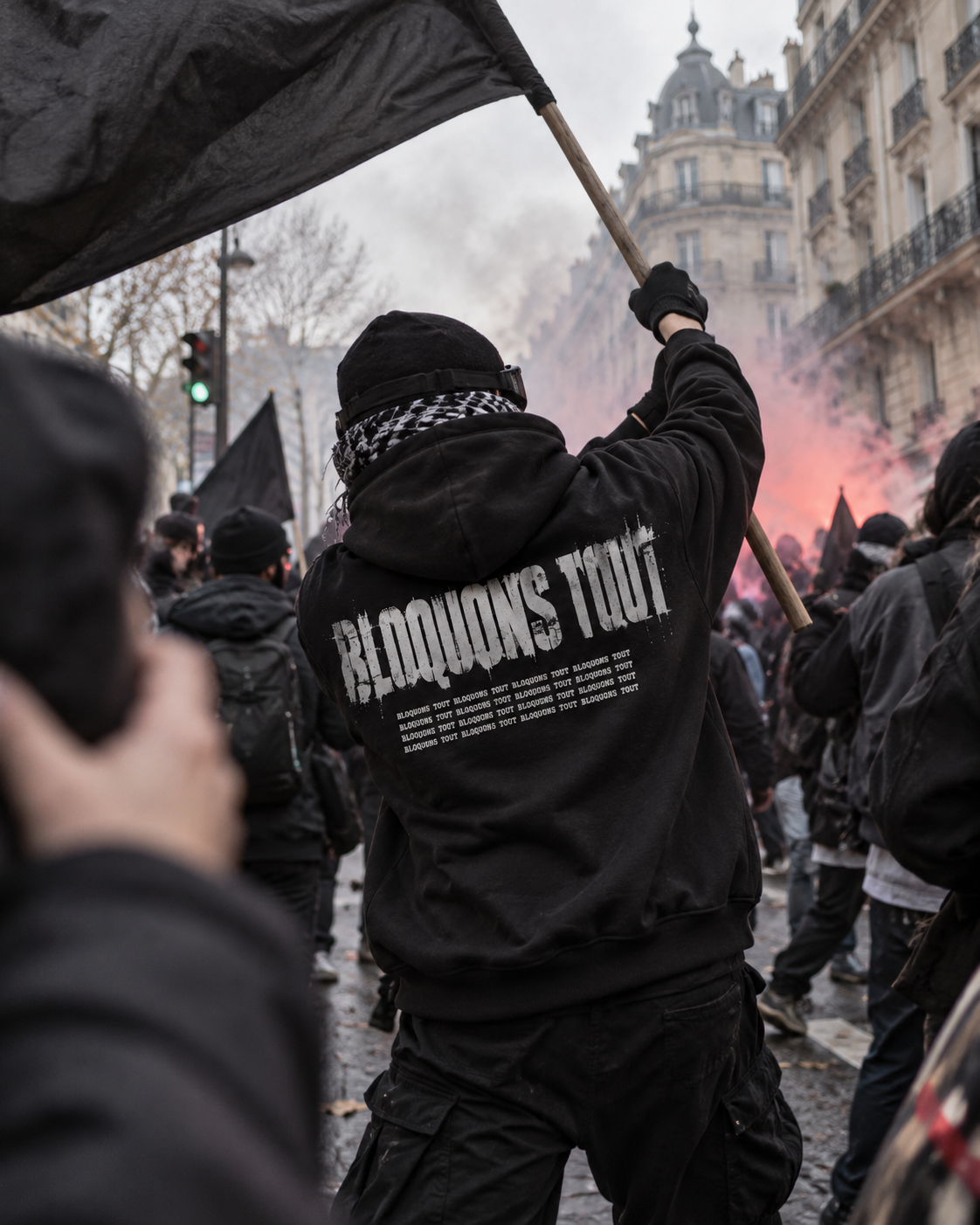 Dos du sweat BLOQUONS TOUT dans la foule